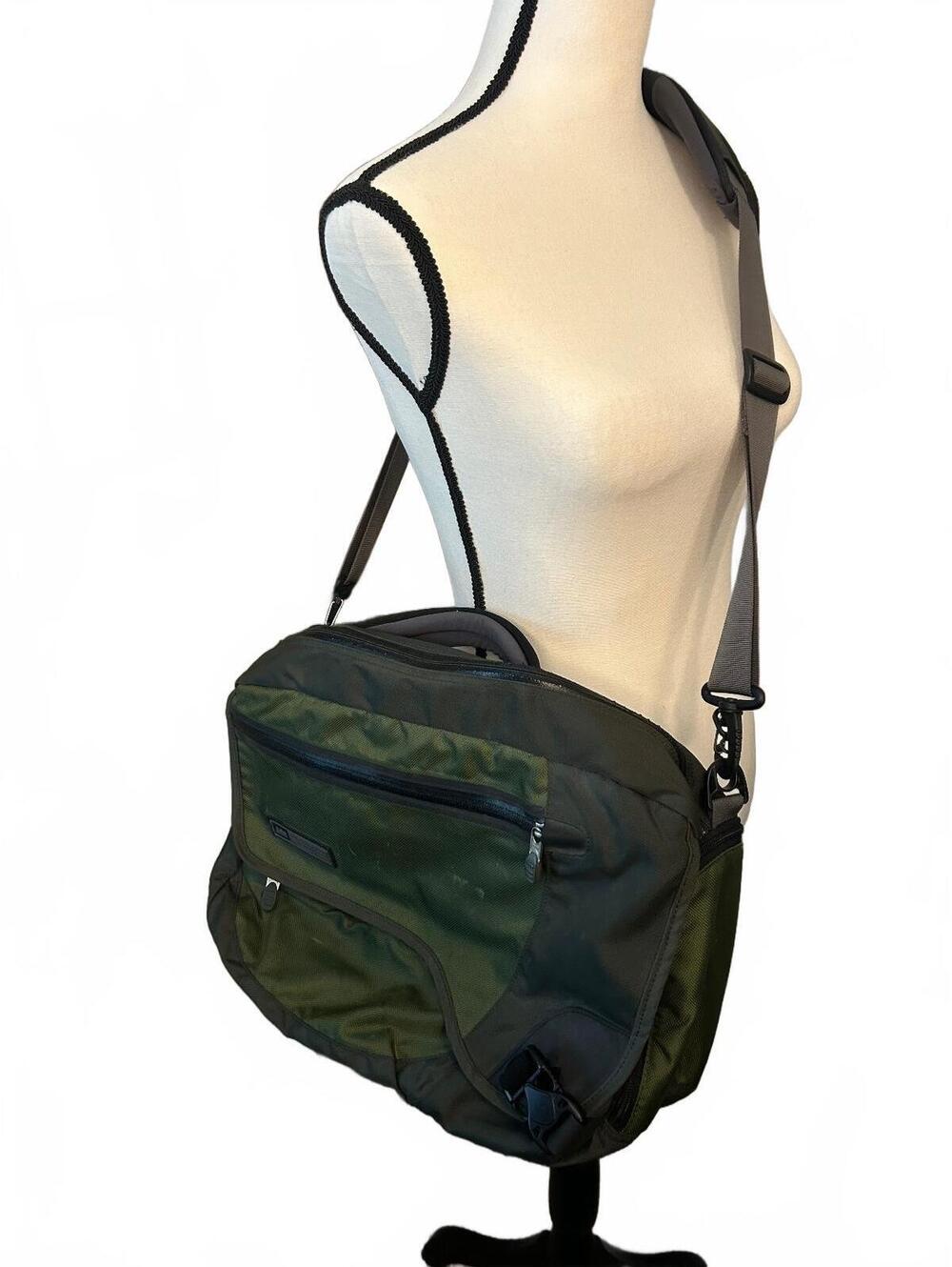 REI Green Nylon Messenger Shoulder Bag with Adjustable Strap
